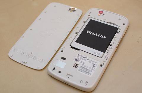 價格最親民的 Full HD 手機， Sharp AQUOS Phone SH930w 動手玩