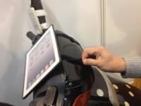 邊騎機車邊用iPad 真的有這個需求