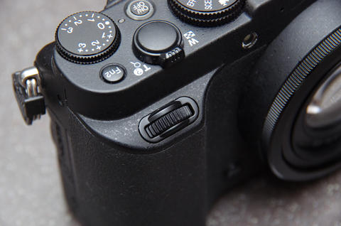 隨身型、專業魂， Nikon Coolpix P7700 動手玩