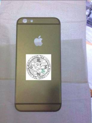 iPhone 6 金色版實機底殼出現: Apple 標誌真的有驚喜?! [圖庫]