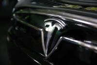 Tesla 將首度提供車載中控台 OTA 升級，會成為車用電子趨勢嗎？
