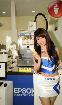 如果有機會去看自動化展，去 Epson 攤位吃機器人弄的霜淇淋吧（補上影片）