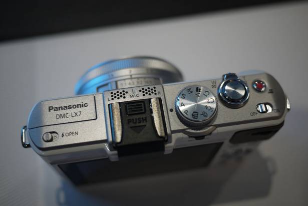 Panasonic LUMIX DMC-LX7 應用展開始預購，預購價 16,900 元，最快八月底上市