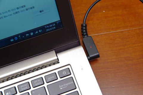 多了獨顯外觀依舊犀利， Asus Zenbook UX32VD 動手玩