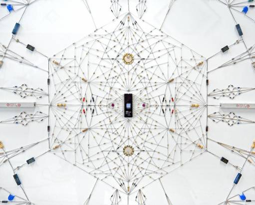 電子零件不科技，精緻繁複的曼陀羅藝術-Technological mandala