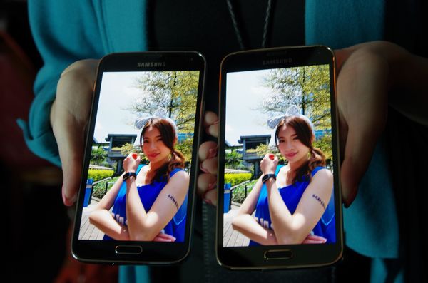 三星 Galaxy S5 藍、金與 32GB 機種提前到貨，本周內可開始購得