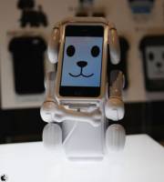 BANDAI 推出 iPhone 專用套件 - Smart Pet，手機搖身一變電子寵物