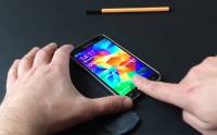 Galaxy S5 指紋掃瞄已被突破 方法和 iPhone 5s 一樣 [影片]