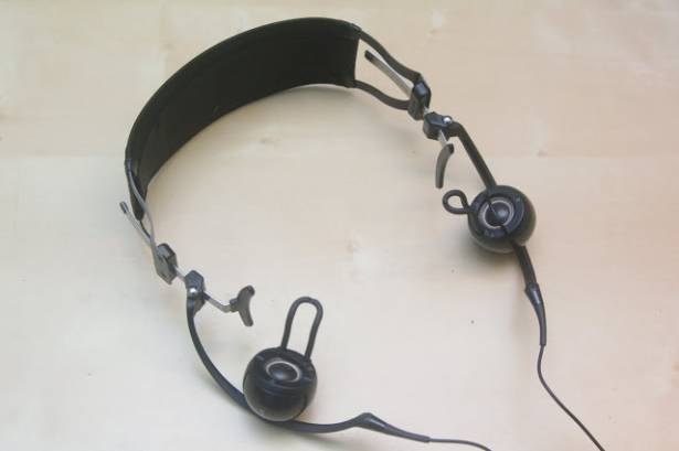 一代經典的 Sony FPR-V1 頭戴式耳機（還是喇叭）動手玩
