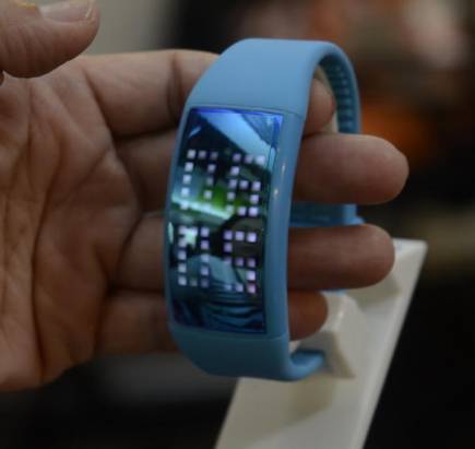 Computex 2014：從能夠顯示容量的隨身碟手錶，變身成為多功能的手環