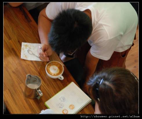 [高雄] 現場教你拉花的咖啡店...Sketch 草圖設計藝文咖啡