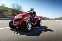 最速除草機紀錄達成！ Honda HF2620 改跑出 187.60 公里世界紀錄