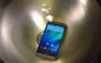 HTC 沒有說 原來新 One M8 能防水 [影片]