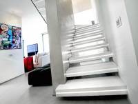 質感與安全兼具～空間中的一大亮點「LED樓梯」
