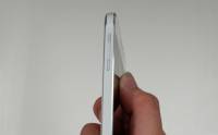 Samsung 重操故業 Galaxy Alpha 竟用了 iPhone 標誌設計 [圖庫]