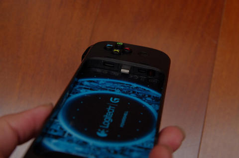 化 iPhone 為遊戲機的第一步， Logitech G550 Power Shell 外接搖桿動手玩