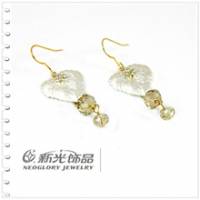 新光飾品‧金色潮流楓葉國產水晶耳環 EH87023