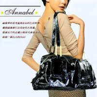 《Annabel》完美亮澤！方形口袋二用包