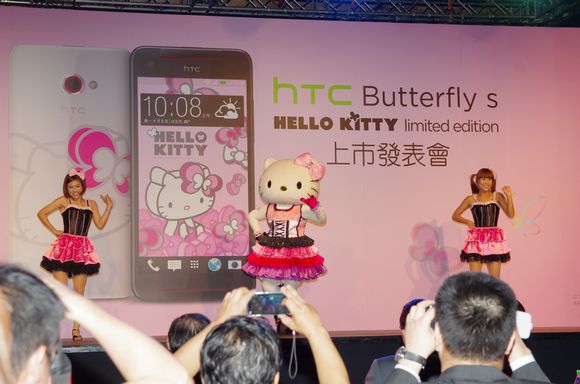 HTC 攜手長榮航空、三麗鷗與中華電信，推出 Hello Kitty 版 Butterfly S