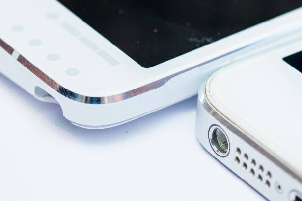 別說什麼 iPhone 6 Plus 了，你聽過自拍神器「三星 Note 4」嗎？Samsung Galaxy Note 4 實機動手玩！