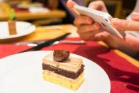 [攝影小教室] 路邊攤也能變高檔餐廳！讓你輕鬆騙倒朋友的手機美食攝影五招技巧！