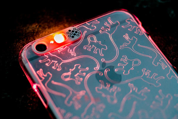 潮到出水的發光 iPhone 6 手機殼，用了它，夜店之星就是你啦！