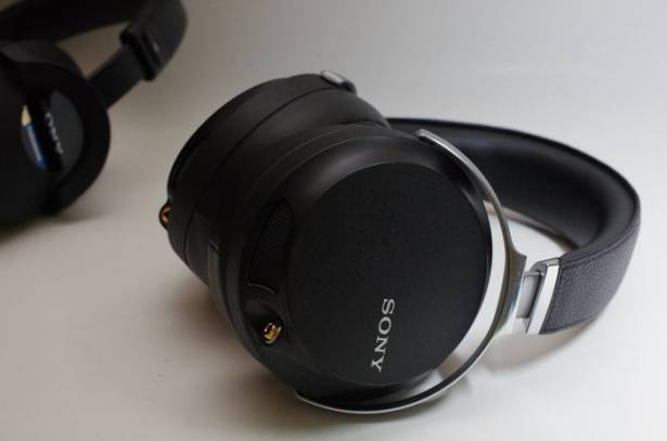 感受宛若喇叭般的空氣感， Sony MDR-Z7 高階鑑賞耳機動手玩