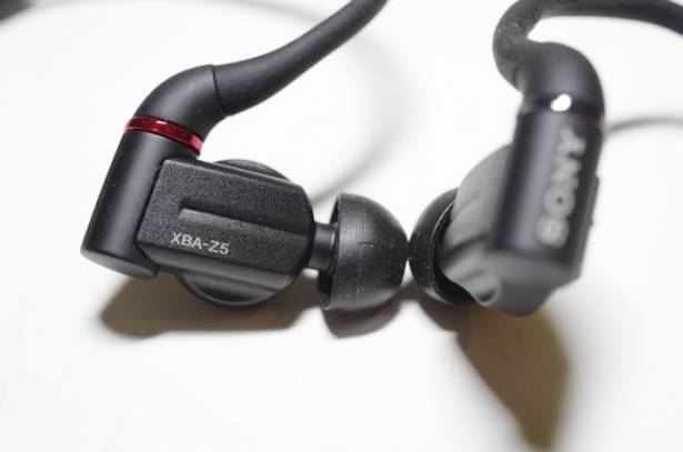 回歸監聽本位的圈鐵混合新旗艦， Sony XBA-Z5 耳道式耳機動手玩