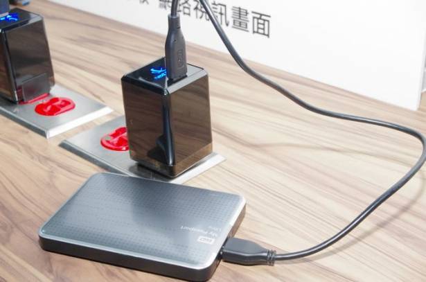 直接將 USB 攝影機、硬碟升級無線使用， NextDriver Plug 無線擴充座希望讓 USB 設備有更多可能