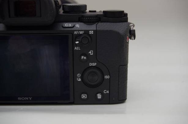 從休閒級到準專業級的機身強化， Sony A7 II 無反光鏡可換鏡頭相機動手玩