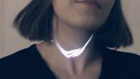 未來的珠寶設計將會利用光線直接投影到身上