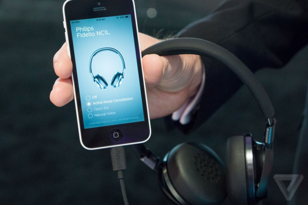 CES 2015：利用iPhone Lightning 供電的 Philips 飛利浦新款耳機