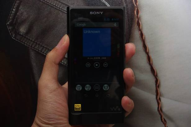 由旗艦孕育而出的新旗艦， Sony Walkman ZX2 設計師佐藤朝明談其設計理念