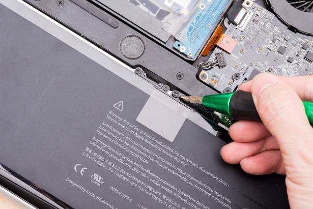[蘋果急診室] 老 MacBook Pro 再戰好幾年！電池、觸控板、風扇自己換超省錢！