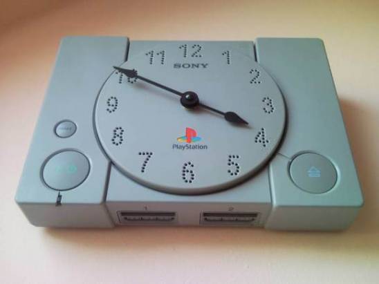 舊的 PlayStation 可以拿來幹麻...？做成時鐘吧