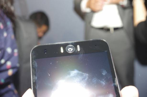 Computex 2015 ：自拍才是王道，華碩發表前後 13MP 元件之 ZenFone Selfie 自拍手機