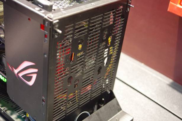 Computex 2015 ：針對追求高規硬體之 ITX 玩家的緊湊化鋁機殼，聯力新款機殼 PC-QI7WX 亮相