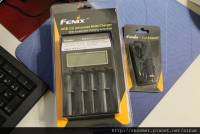 簡單通吃 鋰電池和鎳氫電池 FENIX ARE-C2 智慧多功能充電器