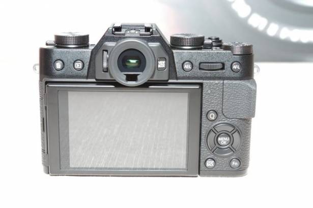 搭載更先進對焦系統的 XT-1 親民版來了， Fujifilm 宣布在台推出 XT-10