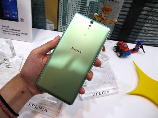 今日新聞淺談：Sony 推出超強自拍手機 “Xperia C5 Ultra 大大機”、“Xperia M5 水水機”