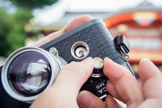 [攝影小教室] 底片機入門（三）比單眼更簡單！三步驟輕鬆幫 Leica M 機裝底片