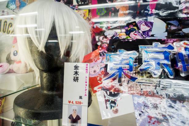 [面白日本] 池袋 Cosplay 商店搞定難搞的角色妝容！假髮與化妝品就交給專業的吧