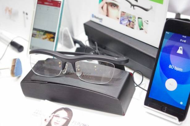 CEATEC Japan 2015 : 夜店咖必備的來電發光眼鏡 FUN'IKI Ambient glasses 動眼看