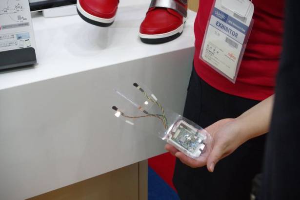 CEATEC Japan 2015 :把鞋子當成資訊蒐集中心，富士通展示 Shoes Hub 概念