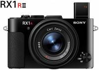 A7R II 的 42MP 元件 RX100 的電子跳出式觀景窗與獨創可變低通濾鏡， Sony RX