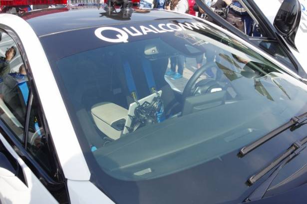 搭載新一代 Halo 無線充電技術的 Formula E 大會指定 Safety Car BMW i8 動眼看