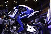 二足人形機器人才是日本人的浪漫！ Yamaha 展示為了超越 Rossi 的機車自動駕駛機器人 MO