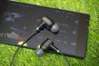 具 Hi-Res 認證與雙收音麥克風， Xperia 專用主動降噪耳機 Sony MDR-NC750