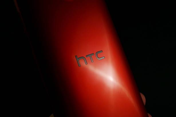 仍然吸睛 HTC 蝴蝶S寶石紅 火熱開箱