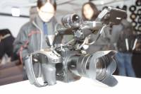 主打不到一公斤的專業級 4K 數位電影機， Sony 宣布推出 PXW-FS5 可換鏡頭數位電影機